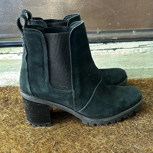 UGG Hazel Waterproof Chelsea Ankle Boots Black Size 8.5 Lightly Used - Picture 1 of 10